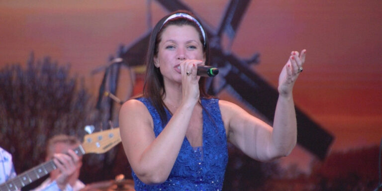 002 MissJones Bigband website snapshots zie ook www.missjones.nl